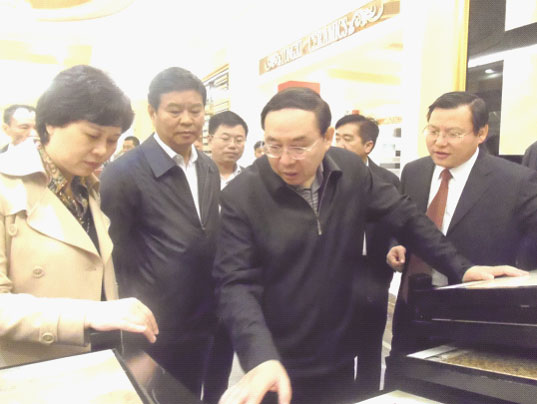 民革中央副主席、湖南省委主委、湖南省人民政府副省長(zhǎng)何報(bào)翔，湖南省委常委、統(tǒng)戰(zhàn)部長(zhǎng)黃蘭香等領(lǐng)導(dǎo)在天欣科技